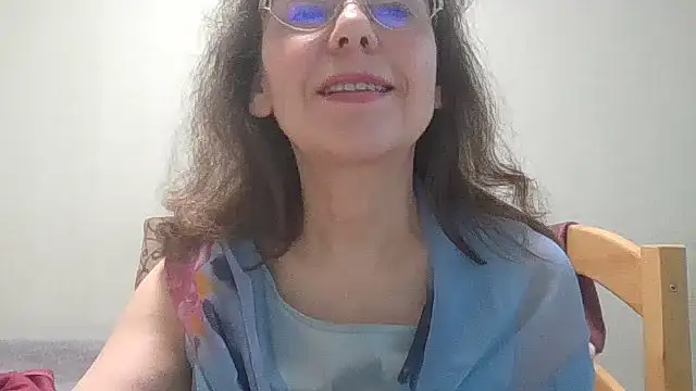 Snapshot of HollyJewel chatting on June 2026 04:56:02 PM HollyJewel online show from June 2026 04:56:02 PM