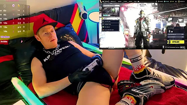 Snapshot of Fuc71 chatting on April 2026 05:50:02 PM Fuc71 online show from April 2026 05:50:02 PM