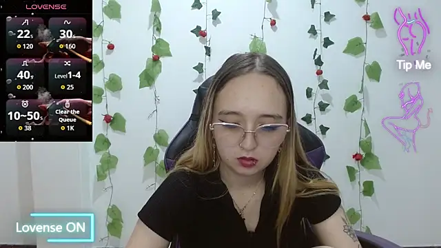 Snapshot of Liaroberts1 chatting on April 2026 04:16:01 AM Liaroberts1 online show from April 2026 04:16:01 AM