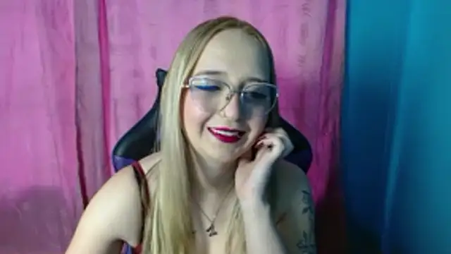 Liaroberts1 online show from June 2026 01:48:02 PM
