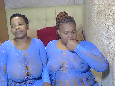 Snapshot of Xxxsluts chatting on November 2025 05:37:01 PM Xxxsluts online show from November 2025 05:37:01 PM