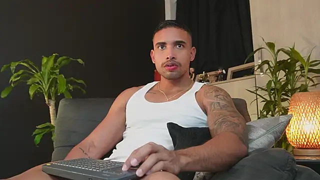 Snapshot of LincomAmith chatting on February 2026 03:48:02 AM LincomAmith online show from February 2026 03:48:02 AM