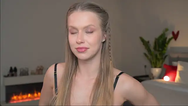 Snapshot of ella_twinkl chatting on April 2026 06:55:02 PM ella twinkl online show from April 2026 06:55:02 PM