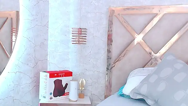 Snapshot of JoannaStanford chatting on October 2025 03:35:02 PM JoannaStanford online show from October 2025 03:35:02 PM