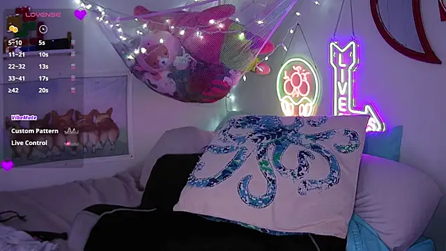 Snapshot of opalreigning chatting on January 2025 11:28:02 AM opalreigning online show from January 2025 11:28:02 AM