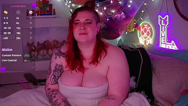 Snapshot of opalreigning chatting on November 2025 11:20:02 AM opalreigning online show from November 2025 11:20:02 AM