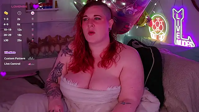 Snapshot of opalreigning chatting on December 2025 10:31:01 AM opalreigning online show from December 2025 10:31:01 AM