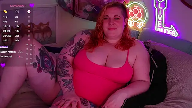 Snapshot of opalreigning chatting on June 2026 09:26:01 AM opalreigning online show from June 2026 09:26:01 AM