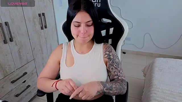 Snapshot of Victoryyy_ chatting on March 2026 06:02:01 PM Victoryyy online show from March 2026 06:02:01 PM