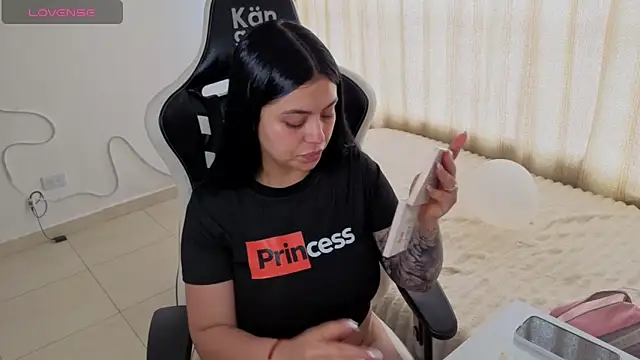 Snapshot of Victoryyy_ chatting on April 2026 05:49:01 PM Victoryyy online show from April 2026 05:49:01 PM