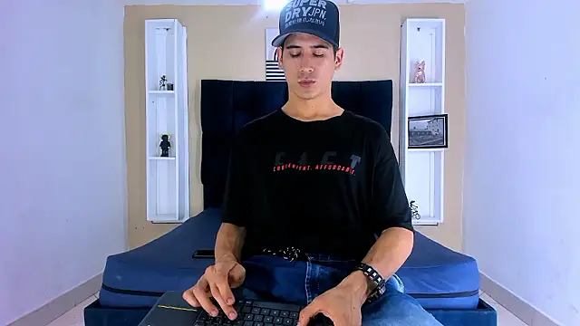 Snapshot of Jhonn_Rhyss chatting on December 2024 03:41:01 AM Jhonn Rhyss online show from December 2024 03:41:01 AM