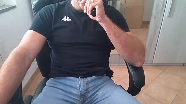 Snapshot of cocco1980xxxx chatting on March 2026 07:35:01 AM cocco1980xxxx online show from March 2026 07:35:01 AM