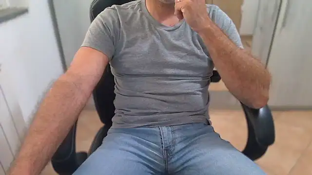 Snapshot of cocco1980xxxx chatting on March 2026 06:14:01 AM cocco1980xxxx online show from March 2026 06:14:01 AM