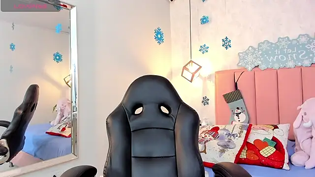 SUNNYCYRUS online show from December 2024 07:41:02 PM