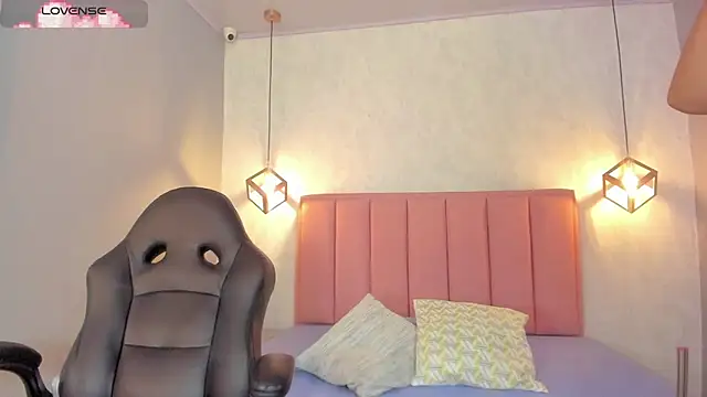 SUNNYCYRUS online show from November 2025 12:39:02 PM