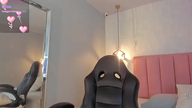 SUNNYCYRUS online show from January 2026 12:40:01 PM