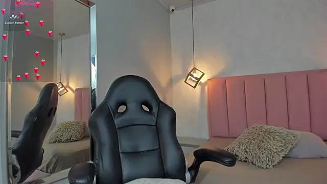 SUNNYCYRUS online show from February 2026 12:56:01 PM