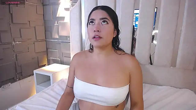 Snapshot of Susy_thomson chatting on April 2026 07:47:01 PM Susy thomson online show from April 2026 07:47:01 PM