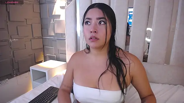 Snapshot of Susy_thomson chatting on April 2026 09:39:33 PM Susy thomson online show from April 2026 09:39:33 PM