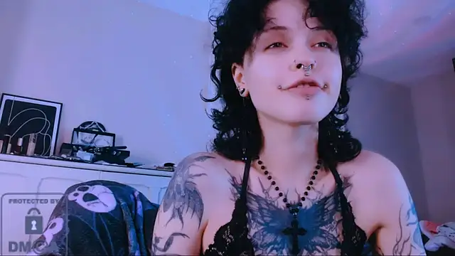 Snapshot of NaughtyLittleFox chatting on June 2026 04:47:02 AM NaughtyLittleFox online show from June 2026 04:47:02 AM