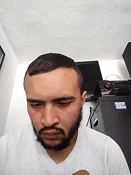 StivenOsun online show from December 2025 05:43:02 PM