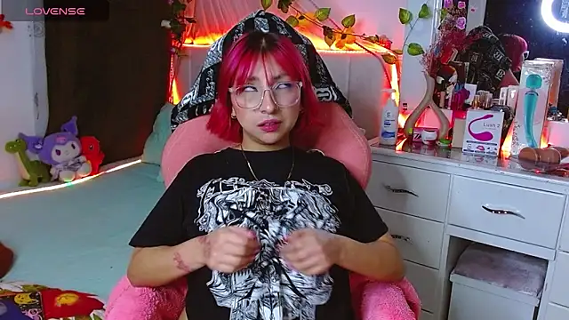 Littlerouse  online show from December 2025 11:11:01 PM