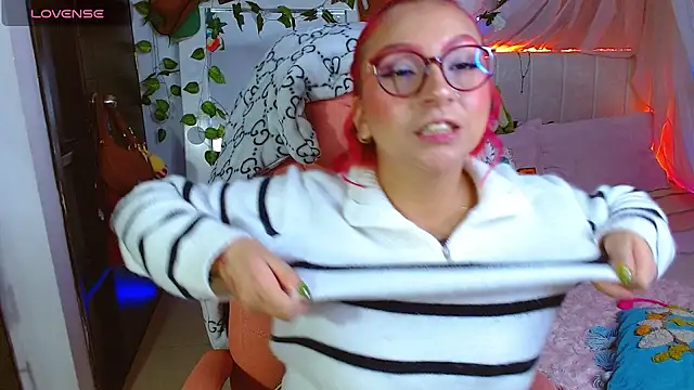 Snapshot of Littlerouse_ chatting on April 2026 07:52:01 AM Littlerouse online show from April 2026 07:52:01 AM