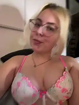 Snapshot of Livewithlucy chatting on December 2024 03:46:01 PM Livewithlucy online show from December 2024 03:46:01 PM