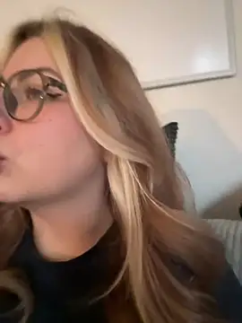 Snapshot of Livewithlucy chatting on February 2025 11:39:02 AM Livewithlucy online show from February 2025 11:39:02 AM