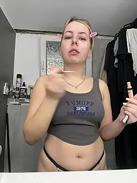 Snapshot of Livewithlucy chatting on March 2025 09:57:01 AM Livewithlucy online show from March 2025 09:57:01 AM