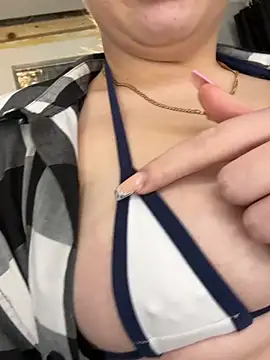 Snapshot of Livewithlucy chatting on March 2025 04:01:02 PM Livewithlucy online show from March 2025 04:01:02 PM