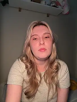 Snapshot of MissLinda chatting on April 2026 03:15:01 AM MissLinda online show from April 2026 03:15:01 AM