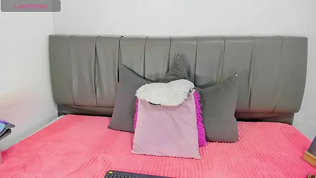 Snapshot of Cherllynn chatting on September 2025 04:07:01 PM Cherllynn online show from September 2025 04:07:01 PM