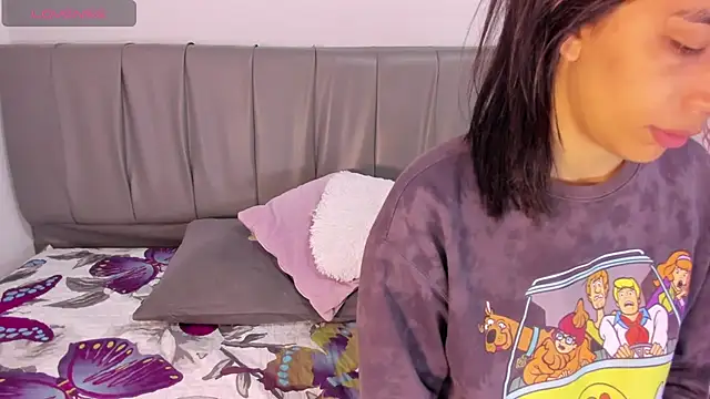 Snapshot of Cherllynn chatting on October 2025 03:53:01 PM Cherllynn online show from October 2025 03:53:01 PM