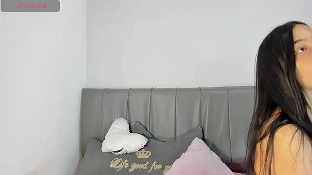 Snapshot of Cherllynn chatting on October 2025 03:10:01 PM Cherllynn online show from October 2025 03:10:01 PM