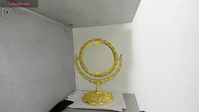 Snapshot of Cherllynn chatting on November 2025 03:22:01 PM Cherllynn online show from November 2025 03:22:01 PM