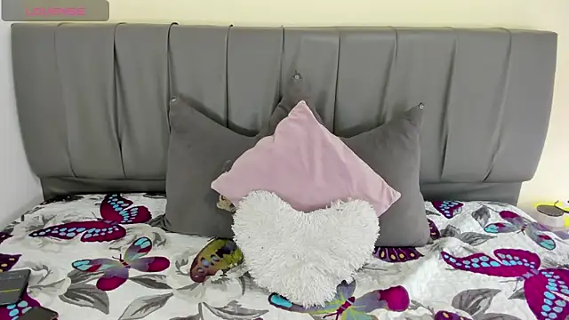 Snapshot of Cherllynn chatting on November 2025 03:58:02 PM Cherllynn online show from November 2025 03:58:02 PM