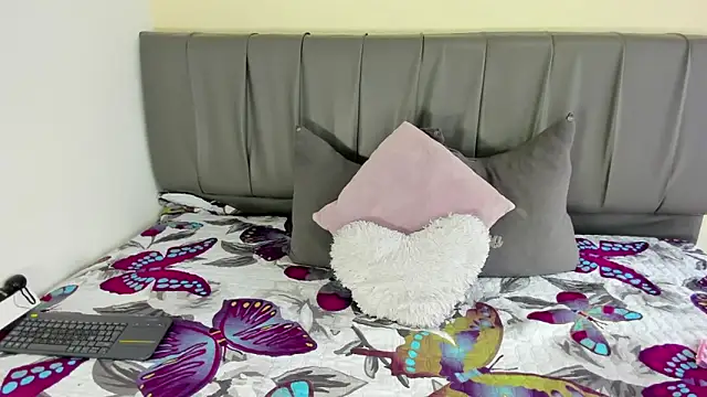 Snapshot of Cherllynn chatting on December 2025 02:04:01 PM Cherllynn online show from December 2025 02:04:01 PM