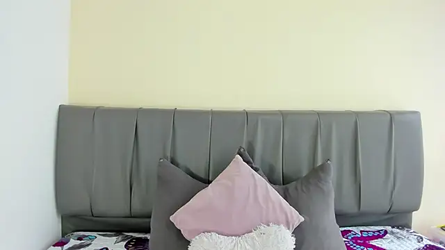 Snapshot of Cherllynn chatting on December 2025 02:48:01 PM Cherllynn online show from December 2025 02:48:01 PM