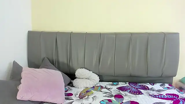 Snapshot of Cherllynn chatting on December 2025 03:40:02 PM Cherllynn online show from December 2025 03:40:02 PM