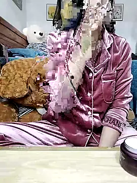 Snapshot of cream1299 chatting on February 2026 01:07:02 PM cream1299 online show from February 2026 01:07:02 PM