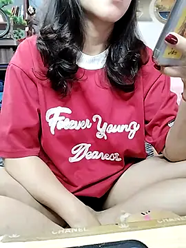 Snapshot of cream1299 chatting on May 2026 01:33:01 AM cream1299 online show from May 2026 01:33:01 AM