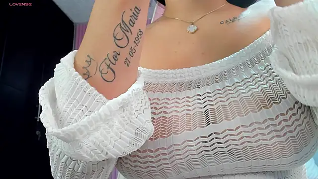 Snapshot of Yuli_16 chatting on April 2026 11:04:02 AM Yuli 16 online show from April 2026 11:04:02 AM