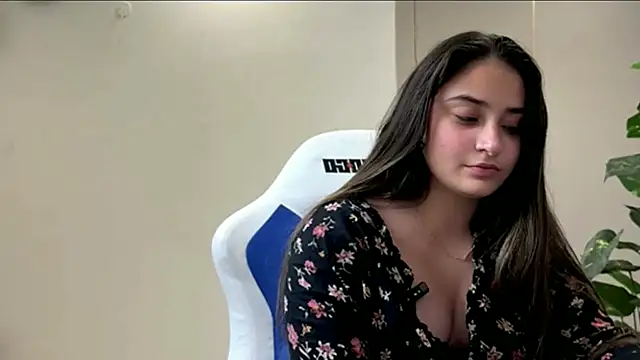 Snapshot of demieliss chatting on April 2026 07:25:02 PM demieliss online show from April 2026 07:25:02 PM