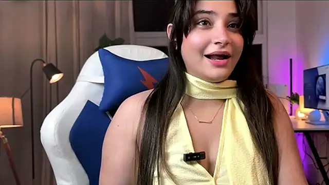 Snapshot of demieliss chatting on April 2026 07:08:02 PM demieliss online show from April 2026 07:08:02 PM