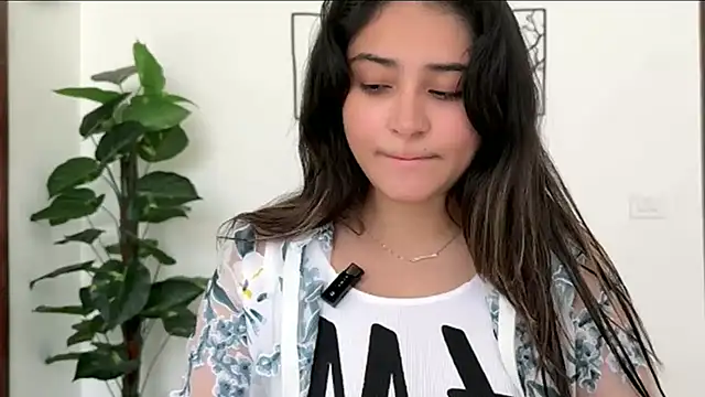 Snapshot of demieliss chatting on April 2026 07:58:02 AM demieliss online show from April 2026 07:58:02 AM