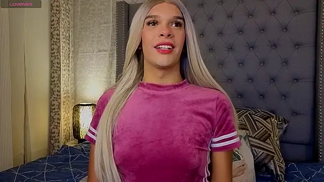 Shantal Joness online show from November 2025 10:43:02 PM