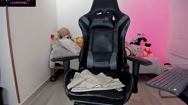 Biancastrongg online show from March 2026 08:26:33 AM