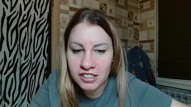 Snapshot of TherestlessKitty chatting on April 2026 10:25:02 PM TherestlessKitty online show from April 2026 10:25:02 PM