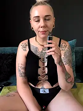 Snapshot of nora_the_strange chatting on June 2026 10:30:02 AM nora the strange online show from June 2026 10:30:02 AM